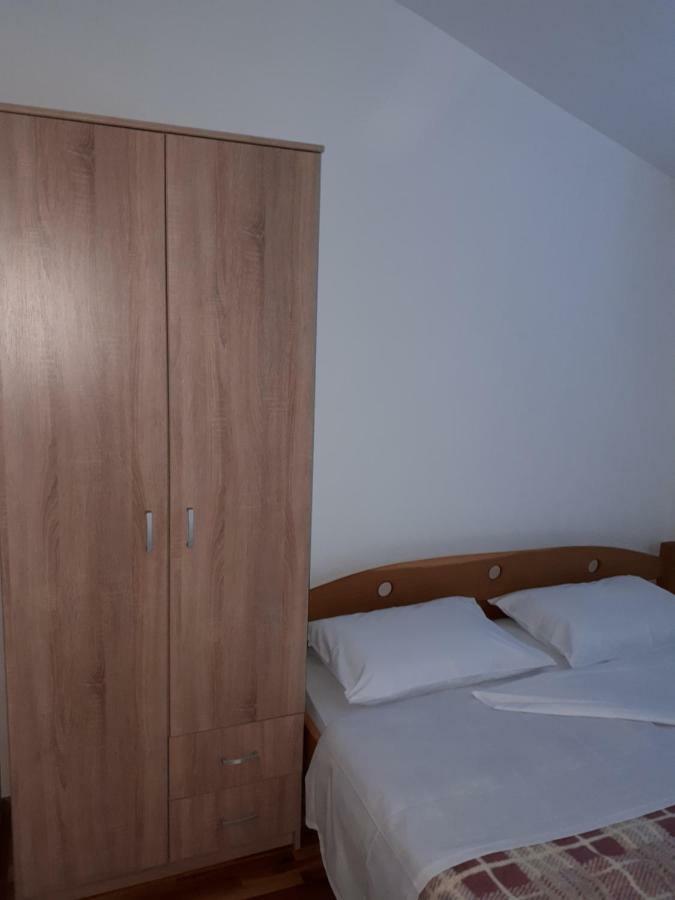 Apartments Horvat On Island Pag Vlašići Esterno foto